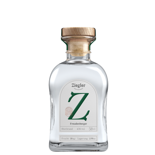 Klare Glasflasche mit Holzverschluss und durchsichtigem Inhalt. Weißes Etikett mit großem grünen Z und der Aufschrift Ziegler Freudenberger.