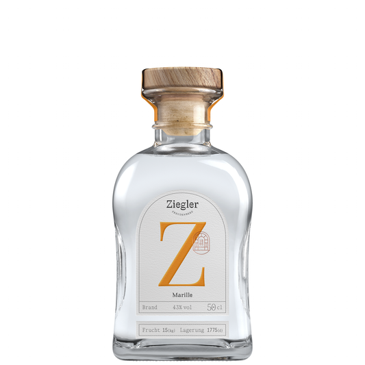 Klare Glasflasche mit Holzverschluss und durchsichtigem Inhalt. Weißes Etikett mit großem orangefarbenem Z und der Aufschrift Ziegler Marille.