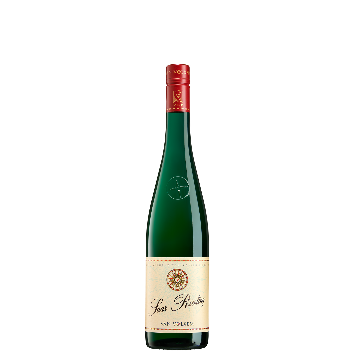 Flasche Van Volxem Saar Riesling mit grüner Flasche, roter Kapsel und cremefarbenem Etikett vor weißem Hintergrund.