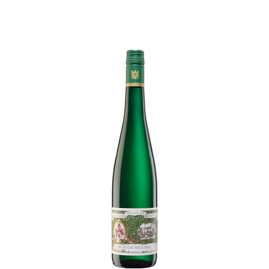 Schlanke grüne Flasche Maximin Grünhaus Schloss Riesling trocken mit grünem Schraubverschluss und detailreichem Etikett vor weißem Hintergrund.