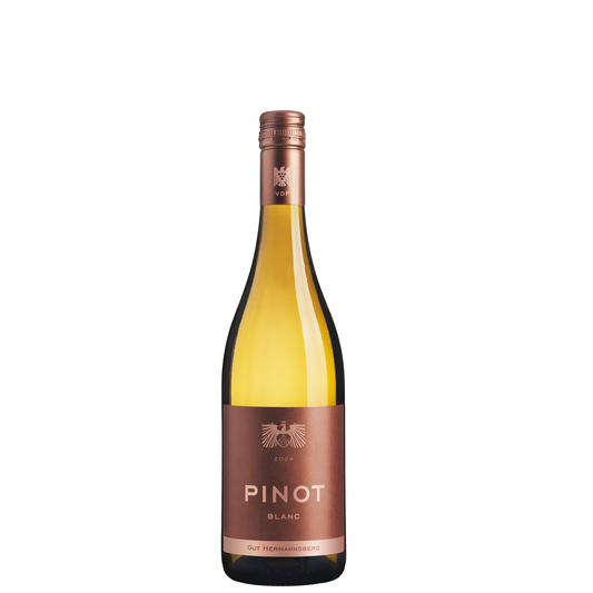 Flasche Gut Hermannsberg Pinot Blanc mit hellgelbem Wein, bronzefarbener Kapsel und braunem Etikett vor weißem Hintergrund.